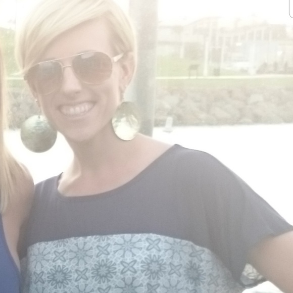 Meet your Posher, Cassandra - Picture 1 of 1